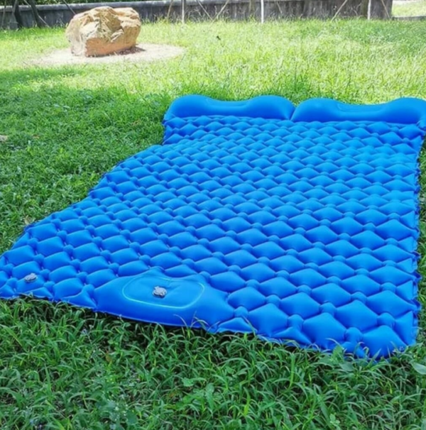 Double inflatable sleeping mat